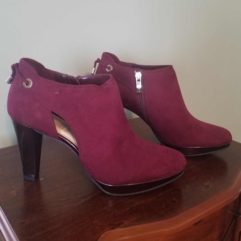 Liz Claiborne Memory Foam Burgundy Booties Size 6.5 W